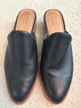 Women’s Soludos Black Leather Slip-On Mules size 9.5